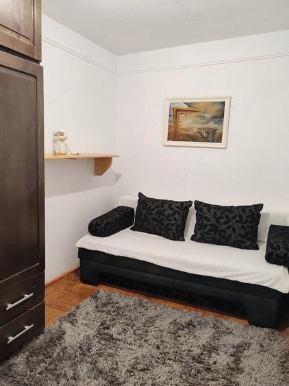Apartament cu 3 camere semidecomandat în Sud