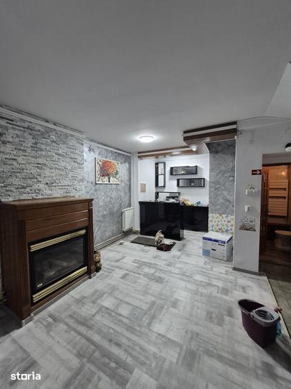 Casă cu 7 camere cu Teren 100 Mp în Vatra Luminoasă