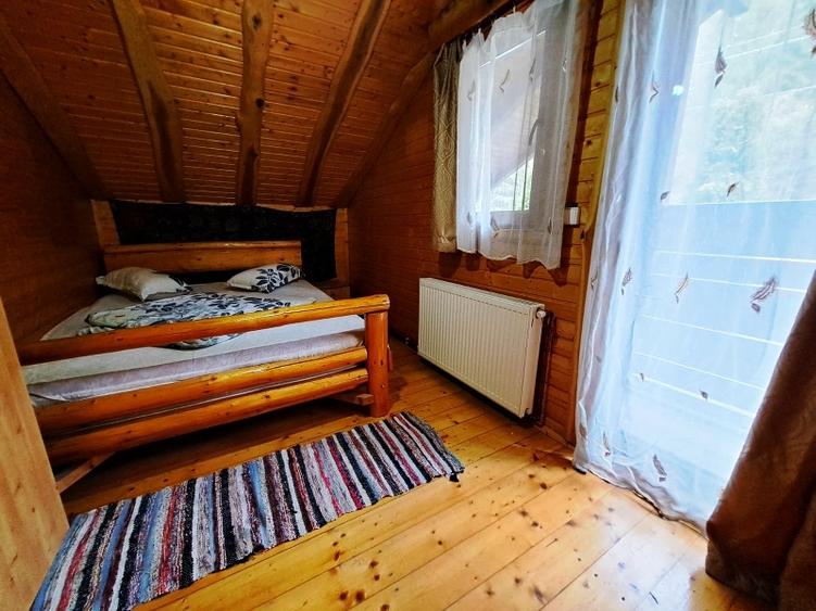 Casă individuală cu 10 camere cu Teren 1500 Mp în Valea Ierii