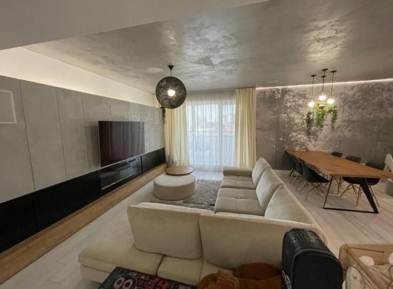 Penthouse cu 5 camere decomandat în Herăstrău