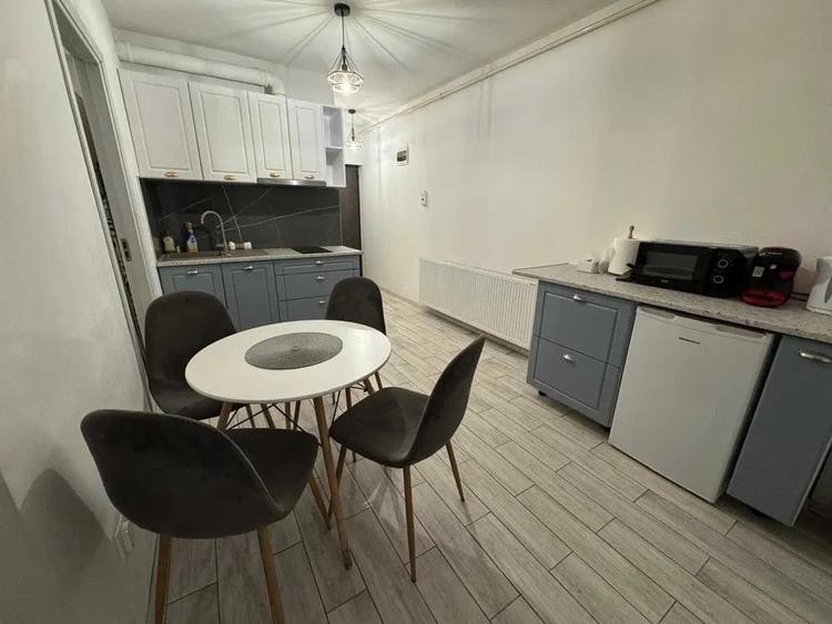 Apartament cu 3 camere decomandat, mobilat în Florești