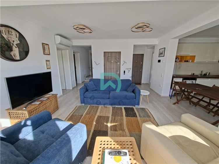 Apartament cu 4 camere decomandat în Tractorul