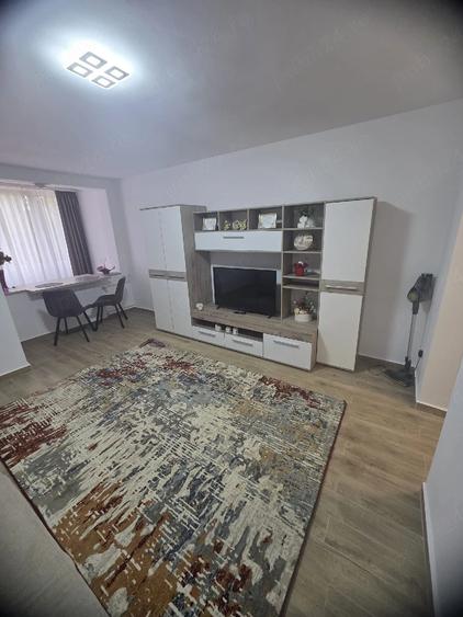 Garsonieră decomandată în Rogerius