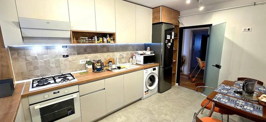 Apartament cu 4 camere decomandat în Central