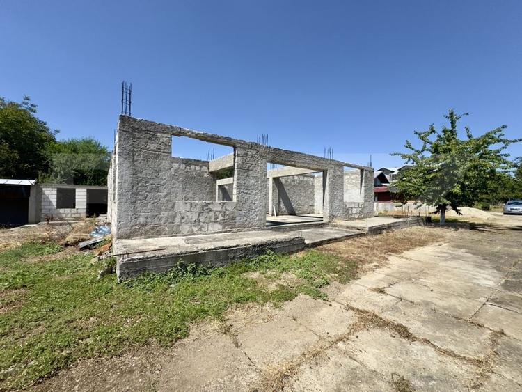 Casă individuală cu 4 camere cu Canalizare în Păulești