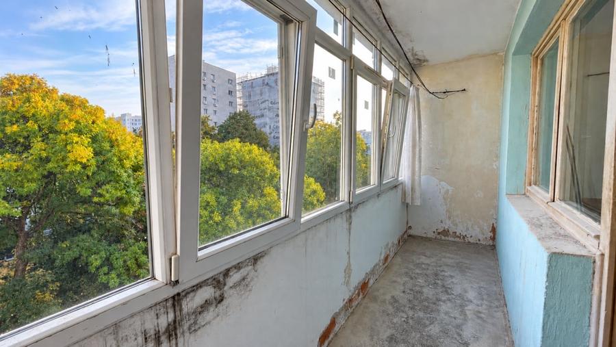 Apartament cu 3 camere semidecomandat în Titan