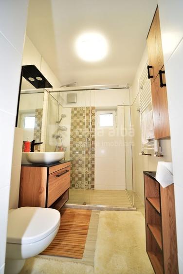 Apartament cu 3 camere semidecomandat, mobilat în Păcurari