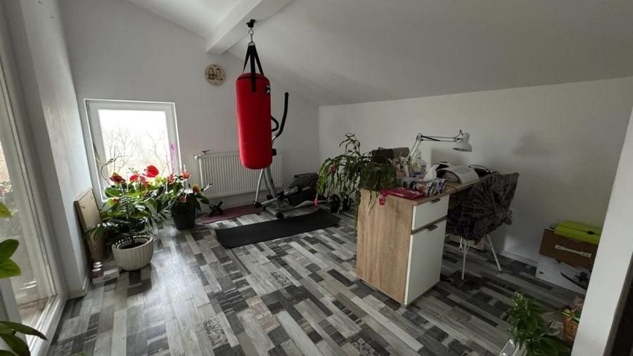 Apartament cu 4 camere decomandat în Ludoș