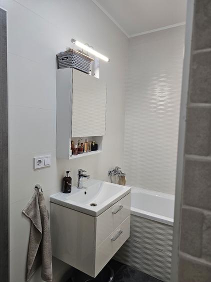 Apartament cu 3 camere decomandat în Sânnicoară
