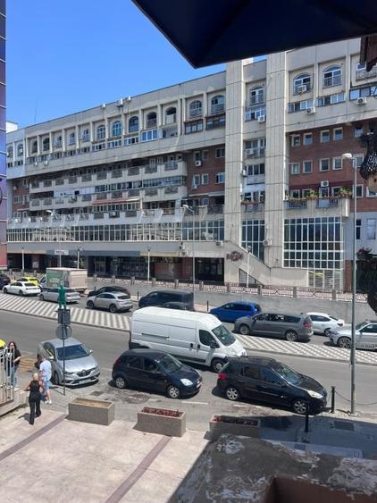 Casă individuală cu 8 camere cu Canalizare în Central