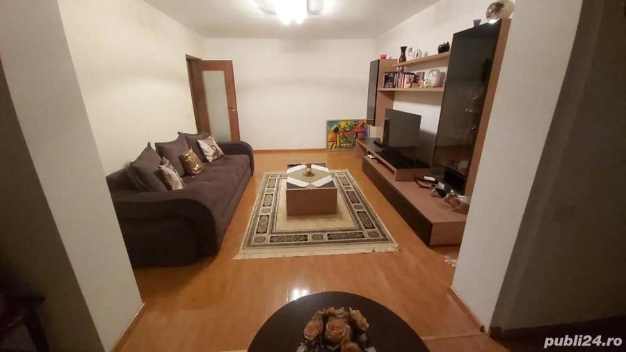 Apartament cu 4 camere decomandat în Central