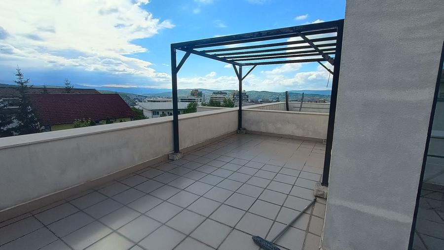 Casă cu 4 camere în Dosu Bricii