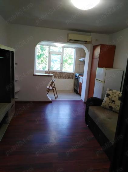 Garsonieră decomandată în Micro 40