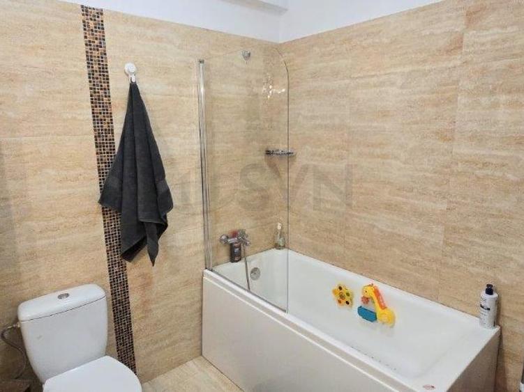 Apartament cu 3 camere decomandat în Jiului