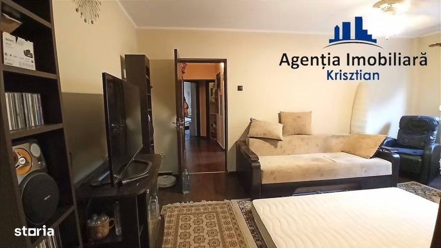 Apartament cu 3 camere semidecomandat în Micro 16