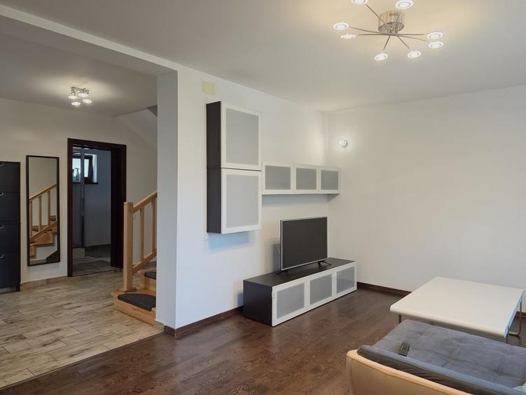 Casă individuală cu 5 camere cu Canalizare în Ghimbav
