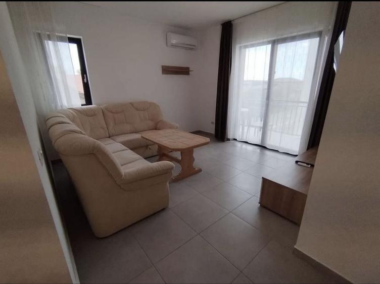 Casă cu 2 camere decomandat în Giroc