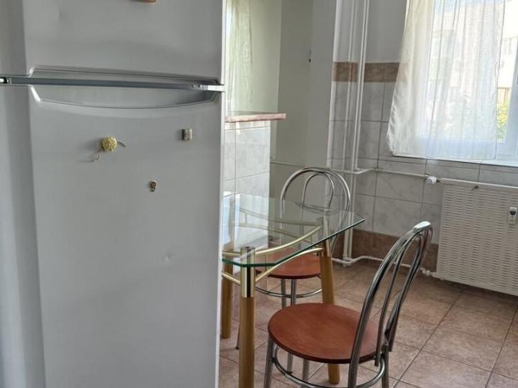 Apartament cu 2 camere semidecomandat, mobilat în Aviației