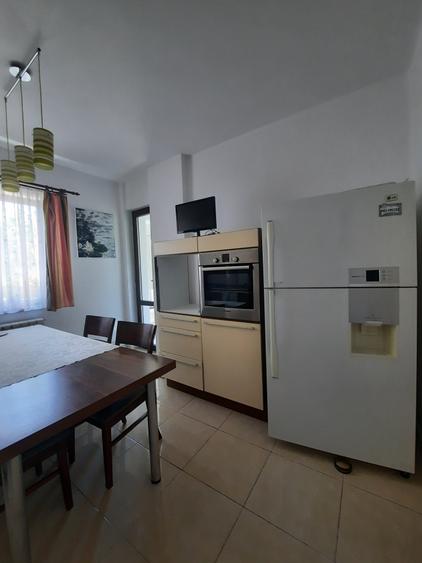 Apartament cu 4 camere decomandat în Hipodrom 4