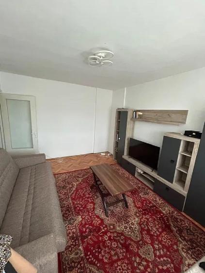 Apartament cu 3 camere decomandat în Păcurari
