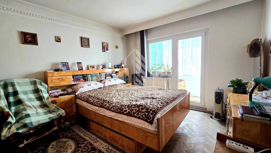 Apartament cu 3 camere decomandat, mobilat în Bucovina