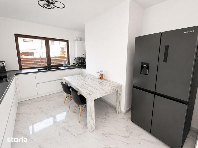 Casă cu 4 camere cu Teren 250 Mp în IAR