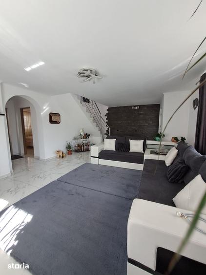 Casă cu 5 camere cu Teren 1302 Mp în Schitu Golești
