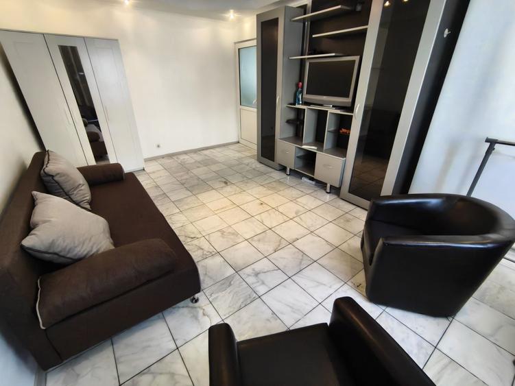 Apartament cu 3 camere decomandat în Alexandru cel Bun