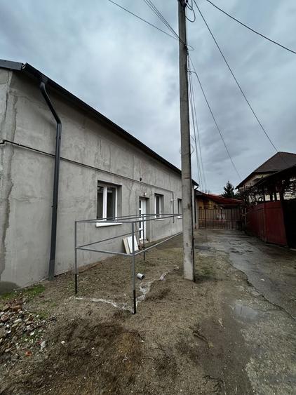 Casă individuală cu 3 camere cu Canalizare în Central