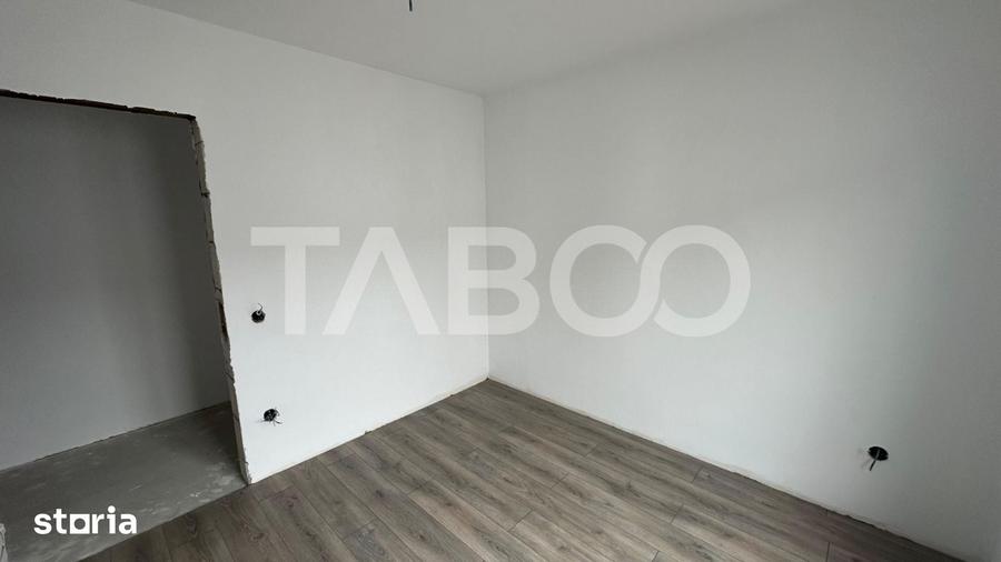 Apartament cu 3 camere decomandat în Turnișor