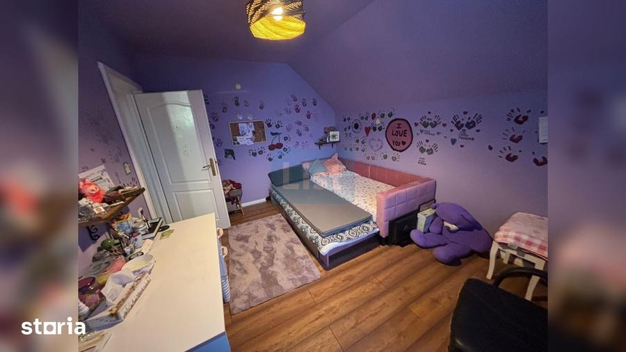 Casă cu 8 camere cu Teren 1000 Mp în Petrești