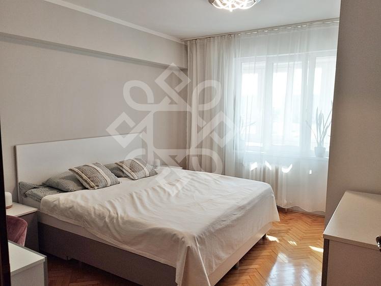 Apartament cu 3 camere decomandat, mobilat în Decebal