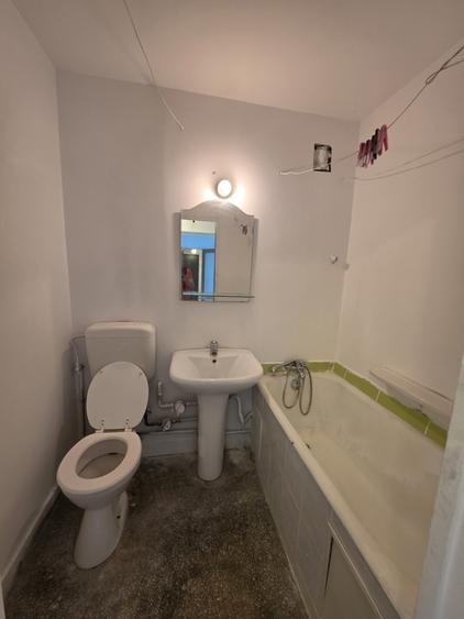 Apartament cu 3 camere semidecomandat în 1 Decembrie 1918