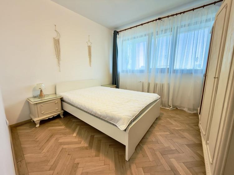 Apartament cu 2 camere semidecomandat, mobilat în P-ța Victoriei