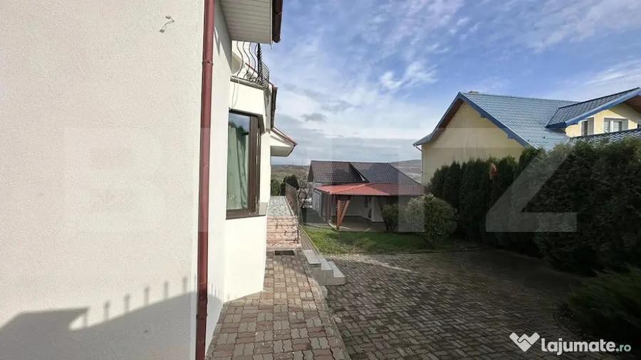 Casă cu 7 camere cu Teren 1100 Mp în Voiniceni