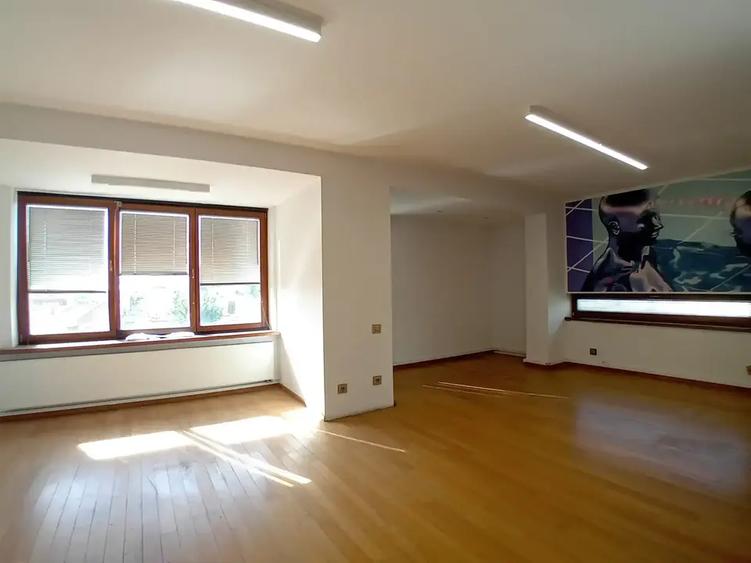 Apartament cu 6 camere decomandat în Floreasca