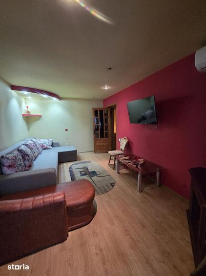 Apartament cu 4 camere decomandat în Central