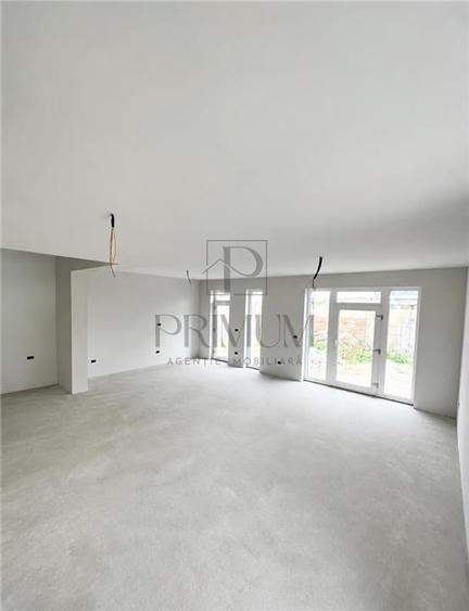Duplex cu 4 camere cu Canalizare în Moșnița Nouă