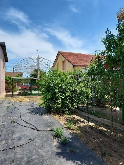 Casă individuală cu 4 camere cu Canalizare în Lazu