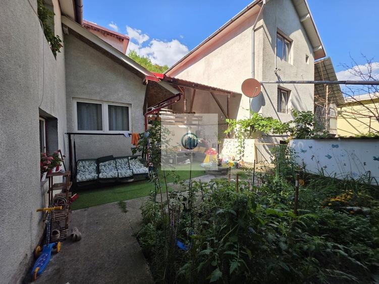 Casă individuală cu 4 camere cu Canalizare în Aurel Vlaicu