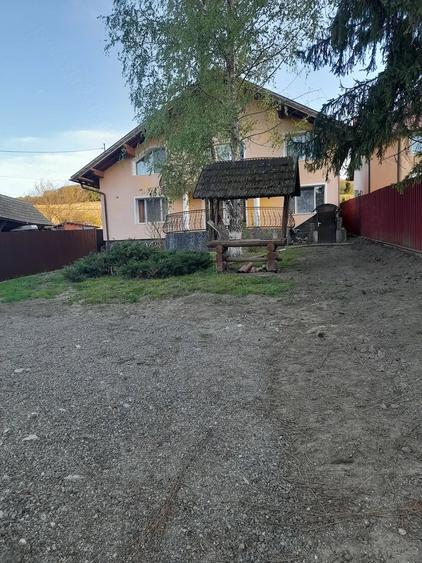 Casă cu Teren 470 Mp în Bărdești