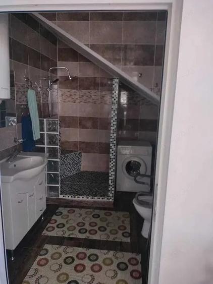 Casă cu Teren 1900 Mp în Glina