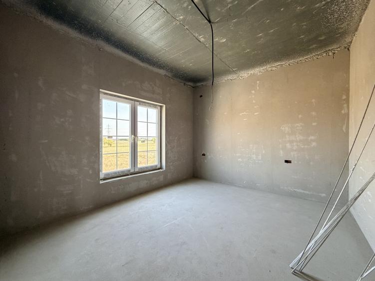 Duplex cu 4 camere cu Canalizare în Moșnița Nouă