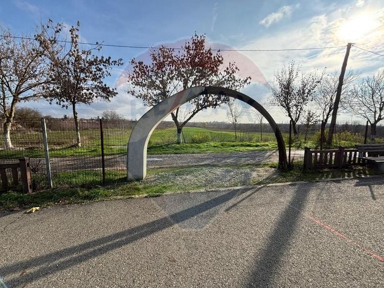 Teren agricol intravilan de 7094 mp, în Central