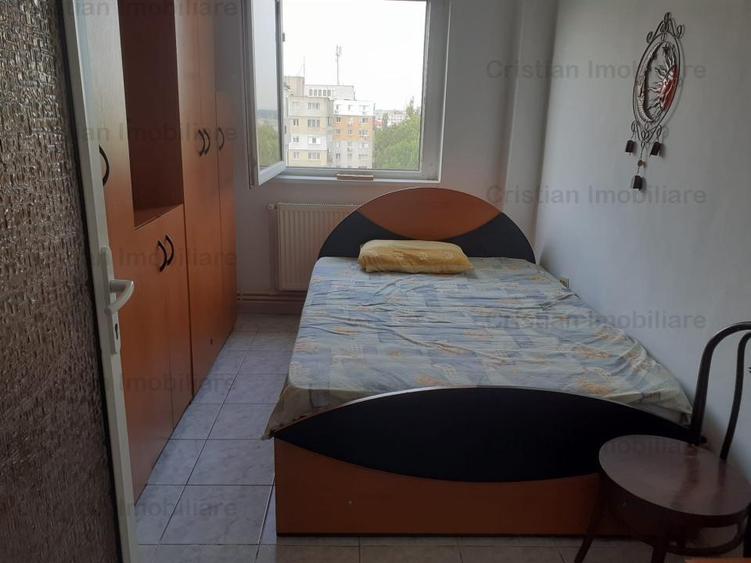 Apartament cu 3 camere decomandat în Viziru 3