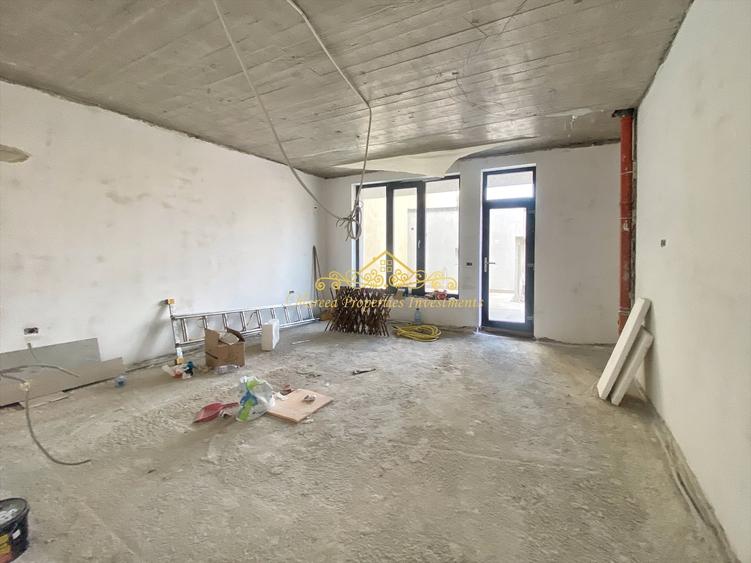 Casă individuală cu 7 camere cu Garaj în Andronache