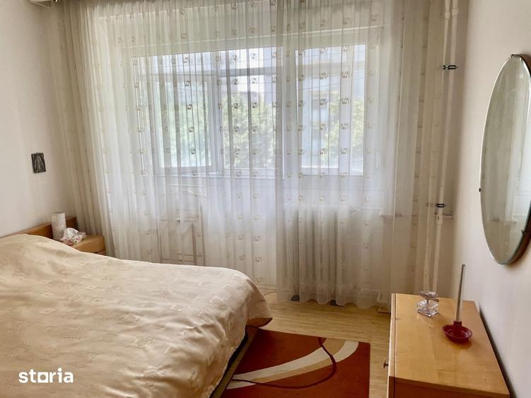 Apartament cu 3 camere în Tei