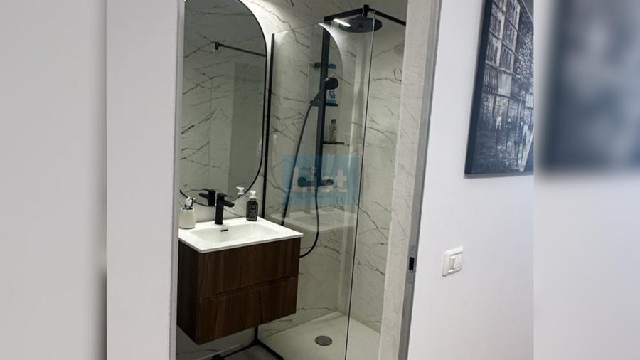 Apartament cu 4 camere decomandat în Victoriei
