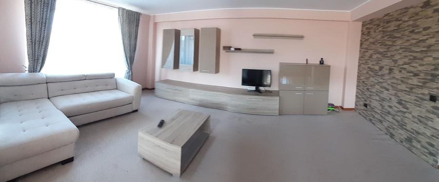 Apartament cu 3 camere decomandat în Exterior Vest