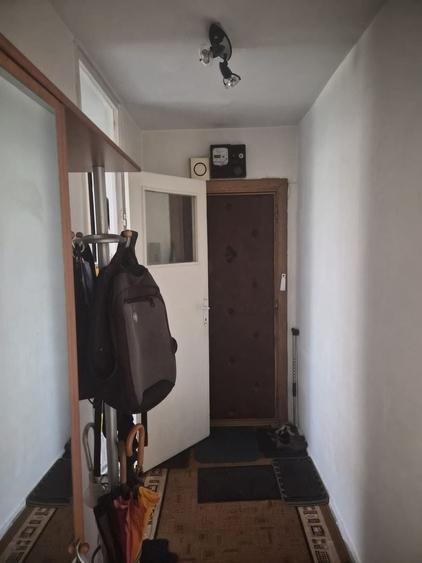Apartament cu 3 camere semidecomandat, mobilat în Girocului